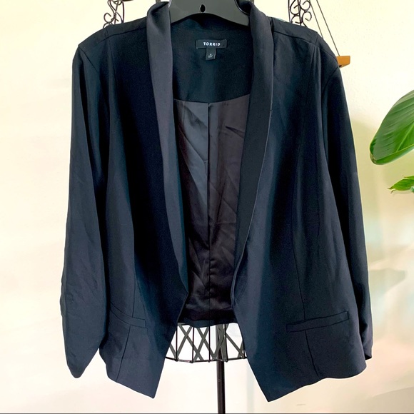 Torrid STRETCH CREPE BLAZER - Picture 2 of 7